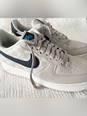 Nike LeBron James Size 8.5 Air Force 1 Men's Basketball Sneakers DC8877-200